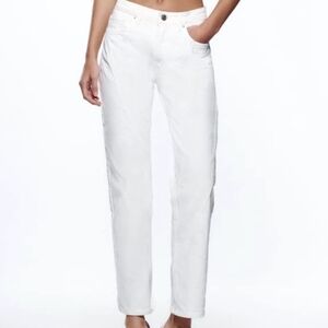 NWT Zara Size 4 White High Rise Straight Leg Jeans!!